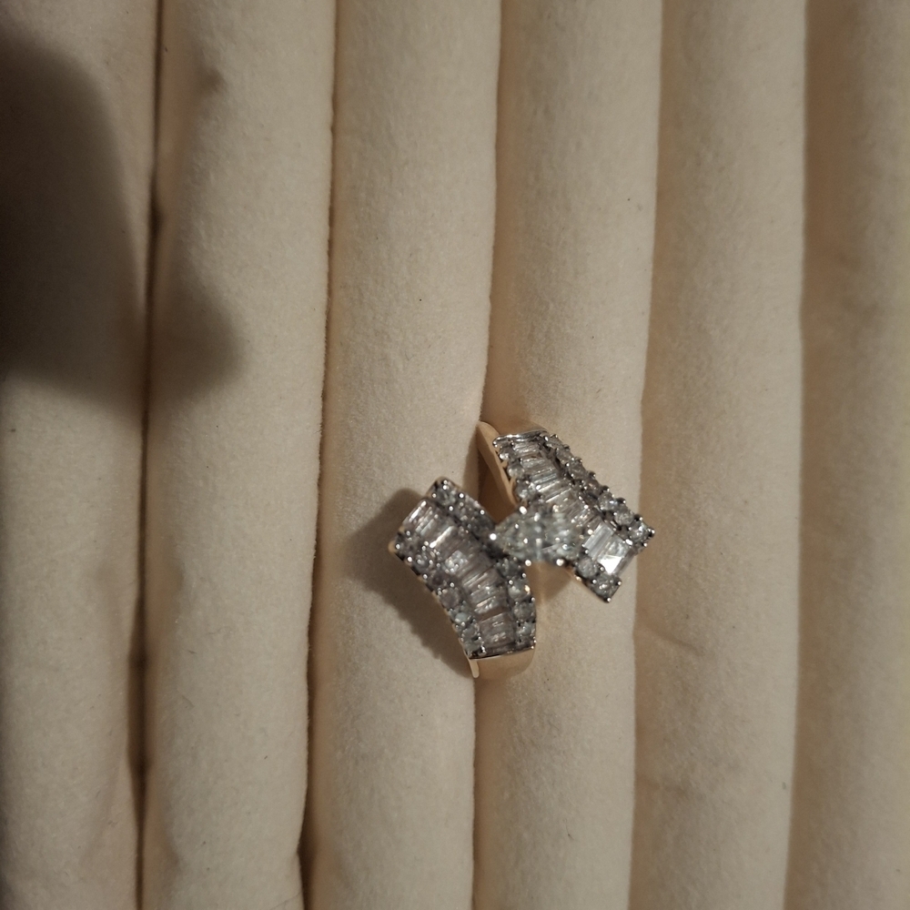 Elegant Women's Ring